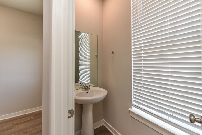 Building Photo - **2022-BUILT TOWNHOME WITH FABULOUS COMMUNITY AMENITIES**