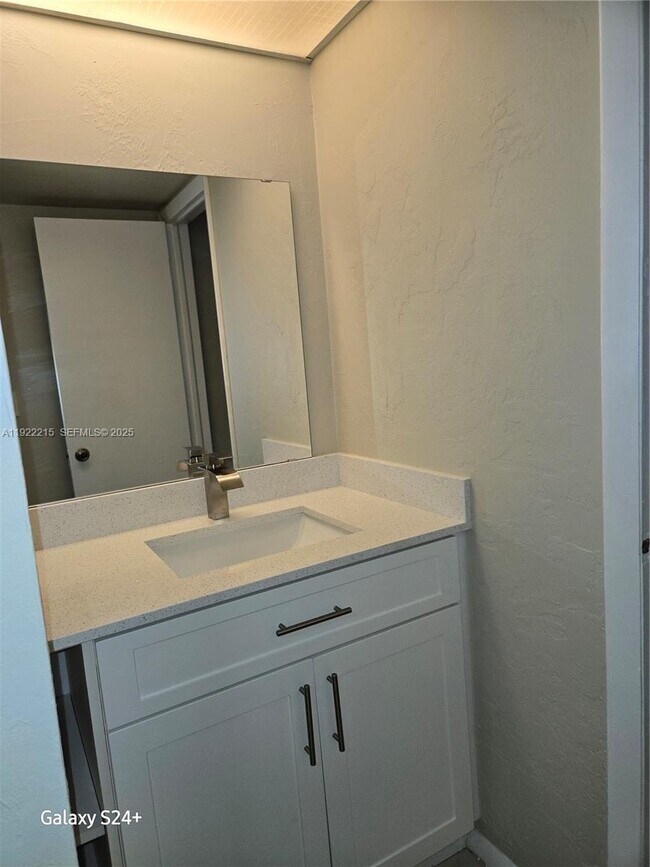 Building Photo - 7601 SW 105th Ave