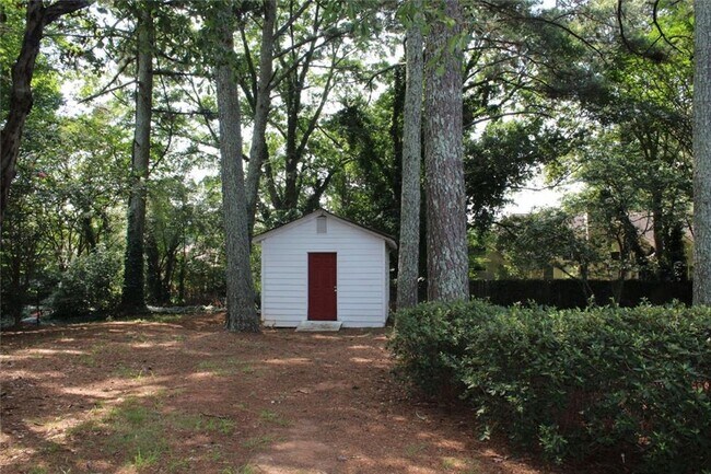 Building Photo - 1870 Rose Garden Ln