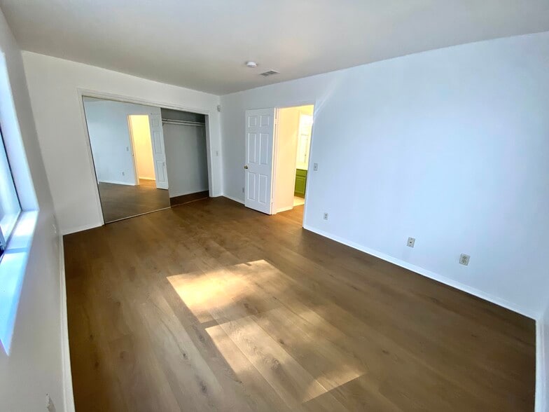 Building Photo - 3973 Verdugo Rd