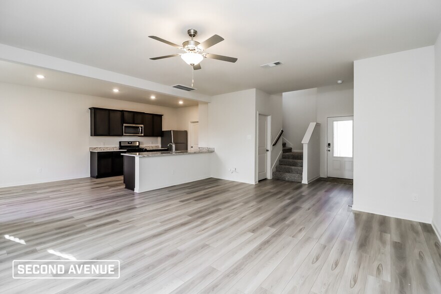 Building Photo - 424 Condie Russell Ave