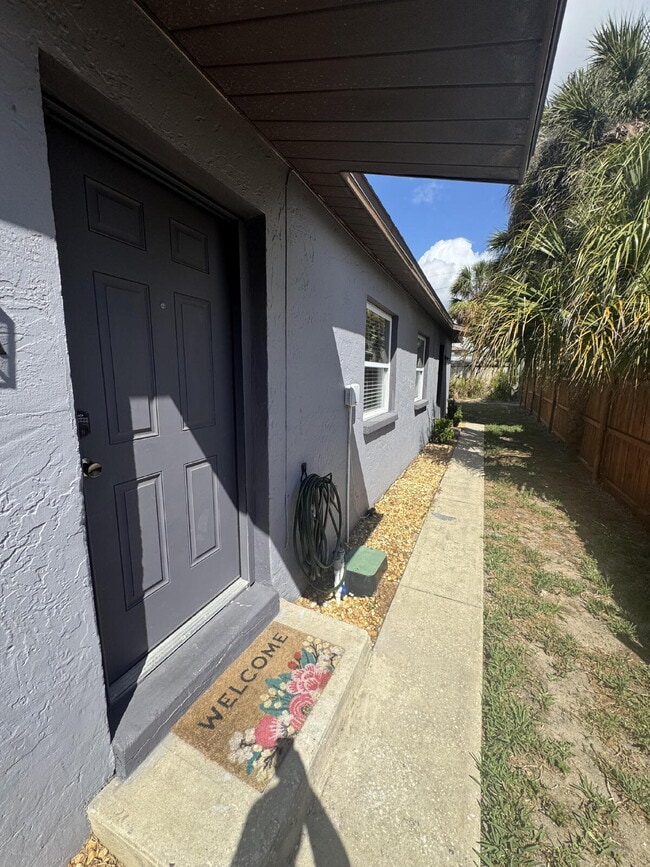Building Photo - 1711 W Carmen St