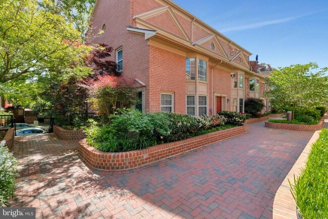 Building Photo - 609 N Tazewell St