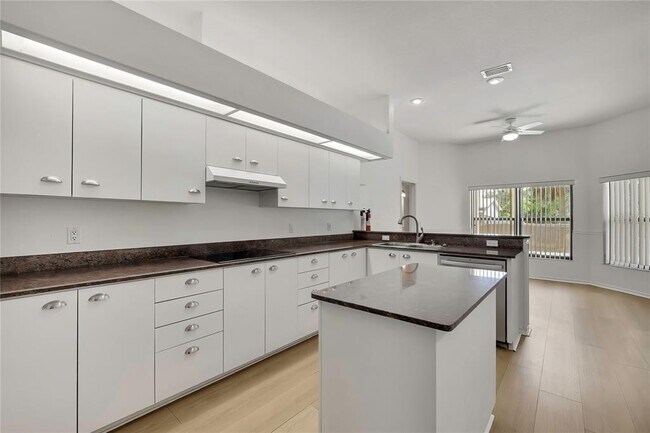 Building Photo - 18401 N 30th St