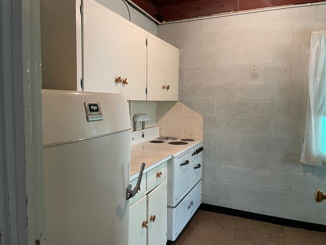 Building Photo - Business Space or Private Residence or Both! Or More?