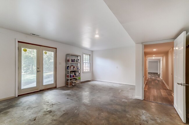 Building Photo - Fully Remodeled Ranch Style Home In South ...