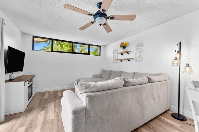 Building Photo - 3750 Victoria Dr