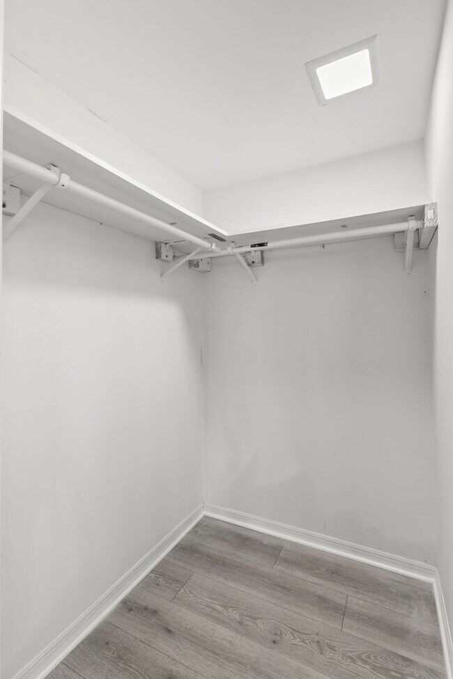Building Photo - Home For Rent in St Petersburg!