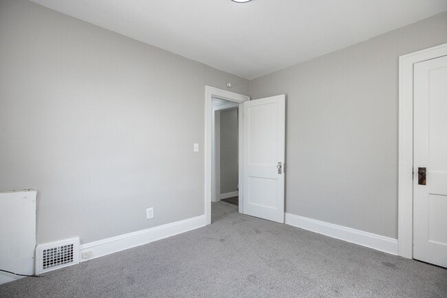 Building Photo - 4 BED, 1 BATH BEAUTIFUL SINGLE-FAMILY HOME IN CLEVELAND!