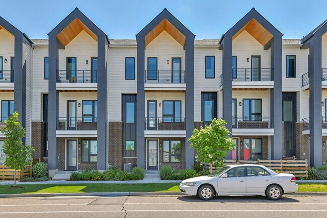 Primary Photo - $3,200 - 2 Bed, 2.5 Bath Townhome in Prime...