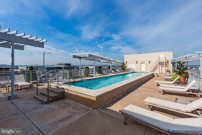 Building Photo - 1025 1st St SE