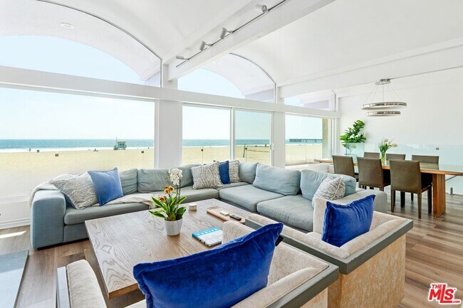 Building Photo - 3806 Ocean Front Walk