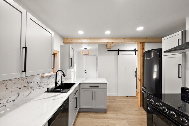 Building Photo - 11259 Chapp Ave