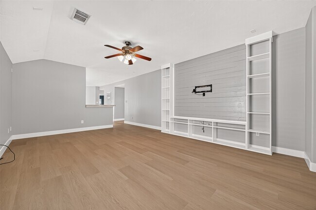 Building Photo - 22210 Bellow Glen Dr