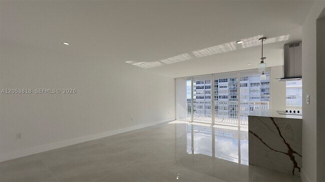 Building Photo - 18051 Biscayne Blvd