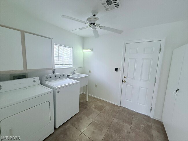 Building Photo - 9709 Blue Bell Dr
