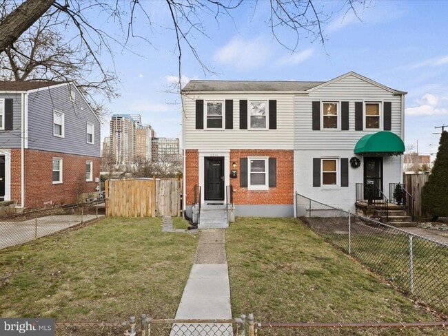 Building Photo - 2236 Arlington Terrace