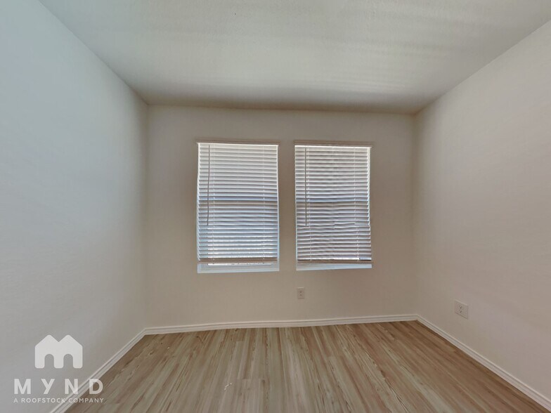 Building Photo - 14911 Greenfield Ml