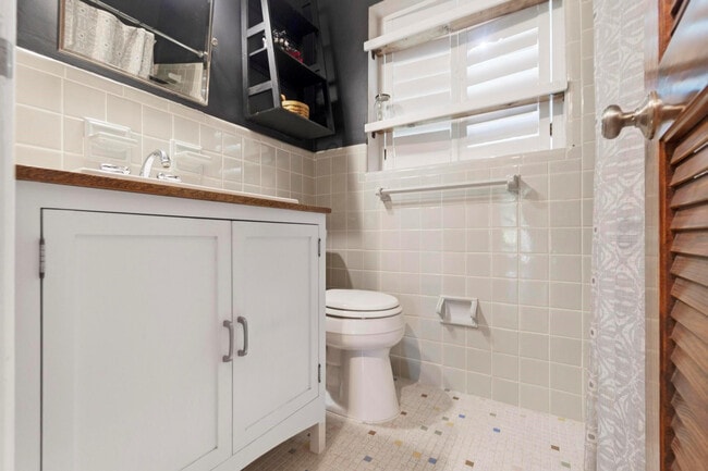 Building Photo - 2755 NE 28th Ave