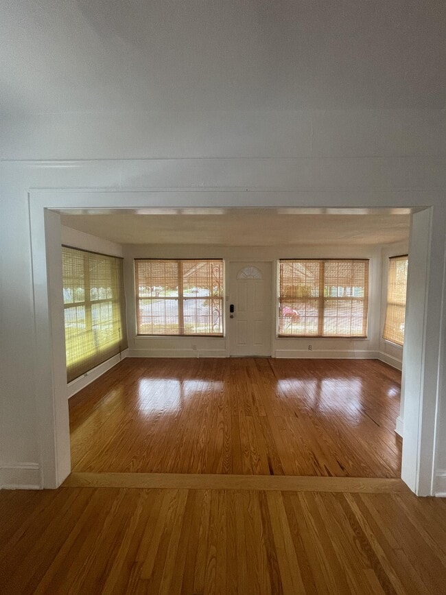 Building Photo - 2501 Oberlin Ave