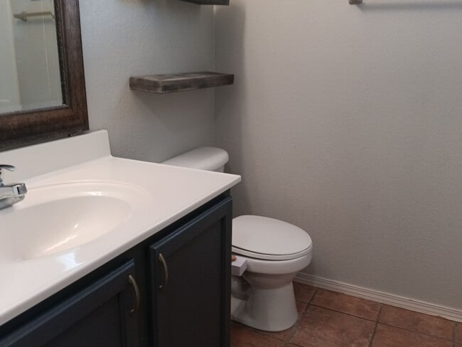 Building Photo - 3 Bedroom, 2 Bathroom Home! Schedule a Sho...