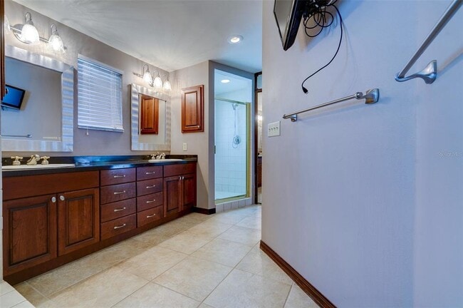 Building Photo - 215 Garden Cir