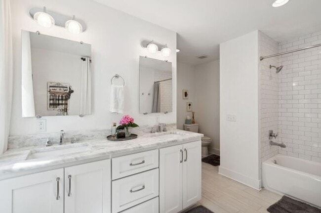 Building Photo - 828 Kirkwood Ave