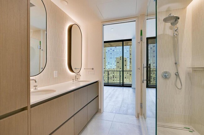 Building Photo - 610 Davis St