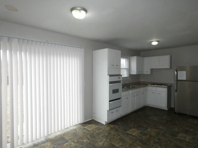 Building Photo - 5045 NE 56th Pl