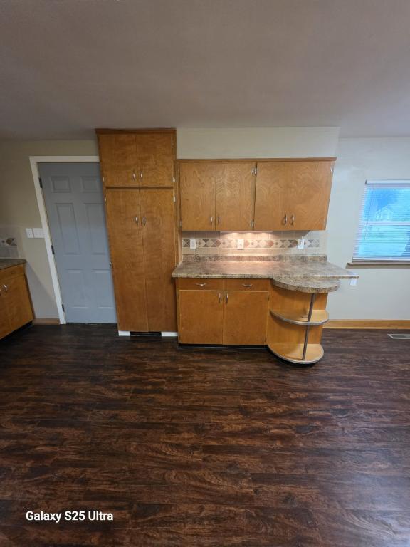 Building Photo - 623 W Main St