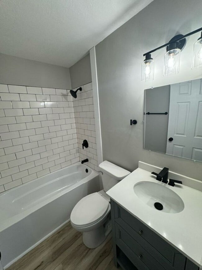 Building Photo - 2405 Carew St