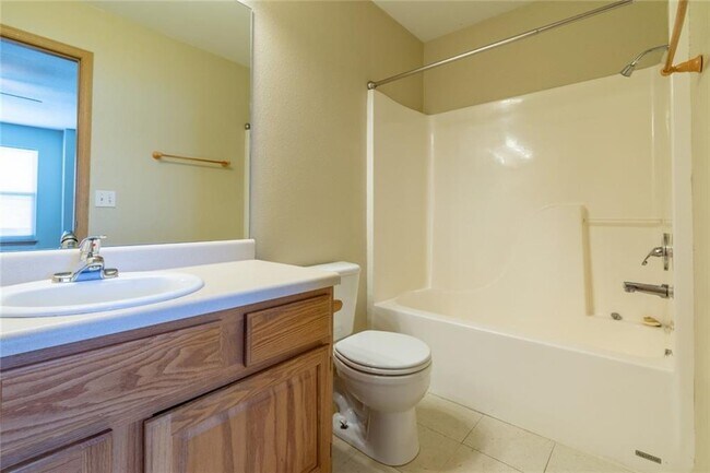 Building Photo - 230 Meadow Ct