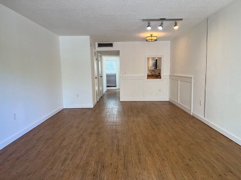 Building Photo - 701 SW 75th St