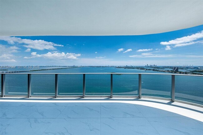 Building Photo - 700 NE 24th St