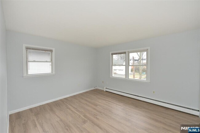 Building Photo - 421 Leonhardt Dr