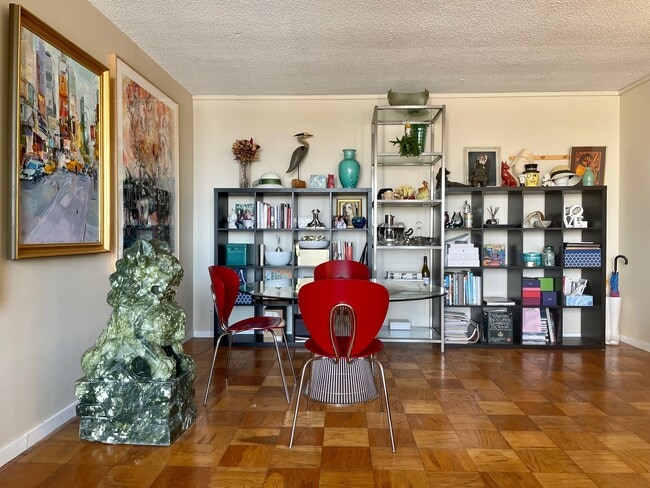 Building Photo - 77 Pond Ave