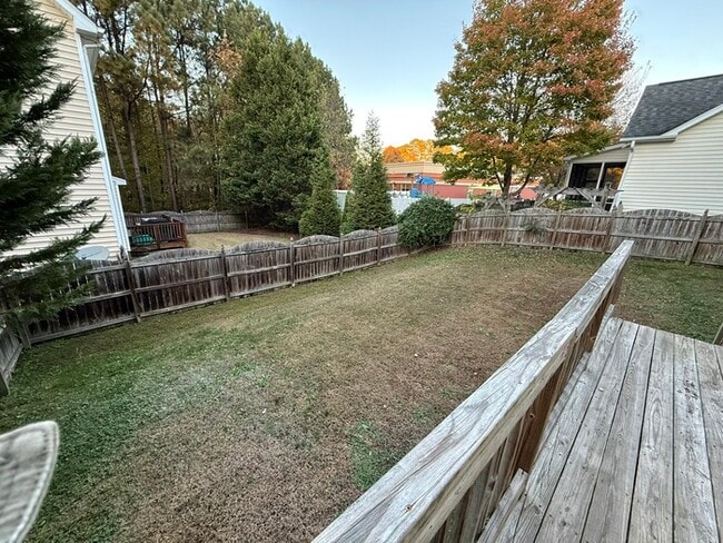 Building Photo - HUGE 5 Bedroom 3 Stroy Home with Fenced in...