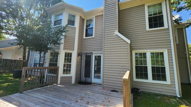 Building Photo - 1585 Devon Way
