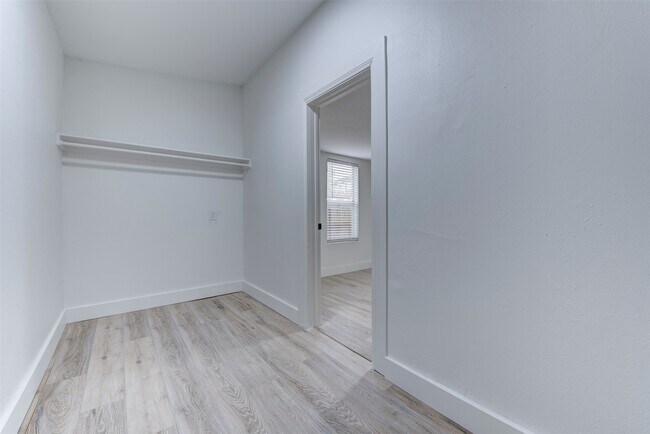 Building Photo - 17 Norwood St