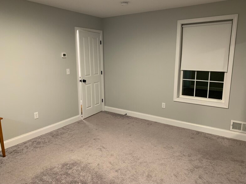 Building Photo - 17 1st St