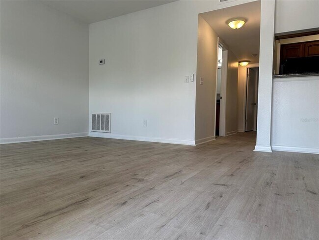 Building Photo - 5440 S MacDill Ave