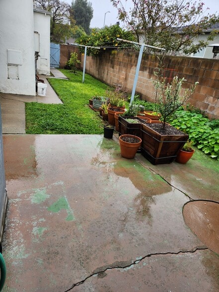 Building Photo - 12019 Ocean Park Blvd