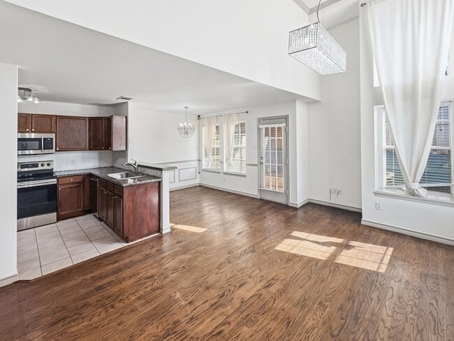 Building Photo - 3950 Seaside Ct