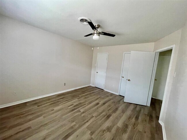 Building Photo - 9775 Pine Lake Dr