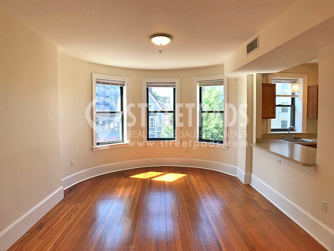 Building Photo - 881 Massachusetts Ave