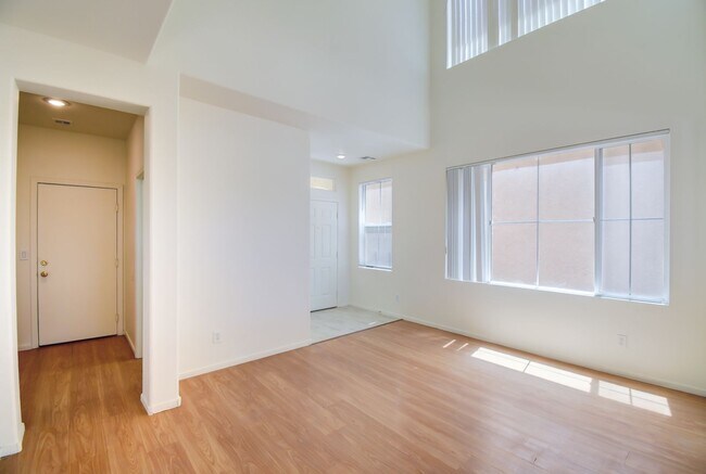 Building Photo - 3 Bed Home - Open Floor Design - Community Pool - New Everything Inside