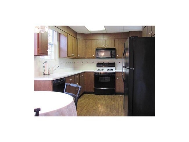 Building Photo - 280 Parker Dr