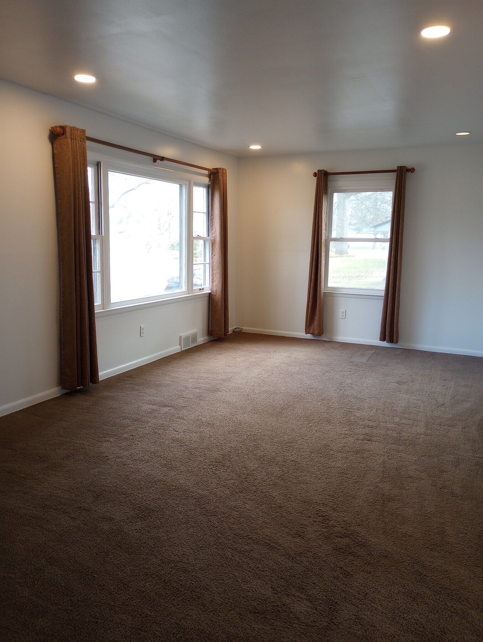 Building Photo - 914 Belton Ave