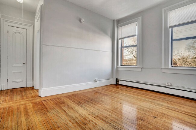 Interior Photo - 33-35 Howe Street