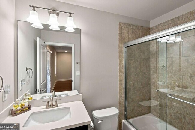 Building Photo - 7850 Laurel Crest Dr